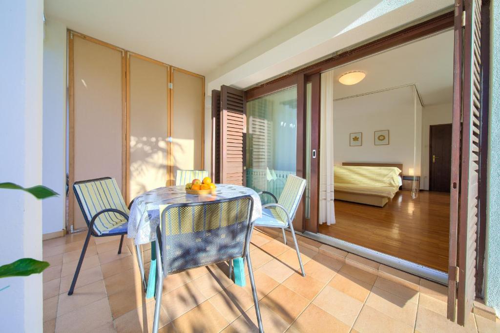 Apartments Meri - King Studio With Sofa Bed