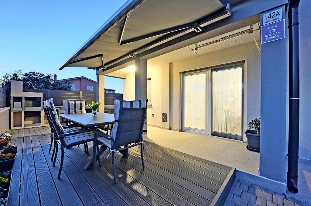 Balkón nebo terasa v ubytování Casa Tara Three-Bedroom Holiday Home