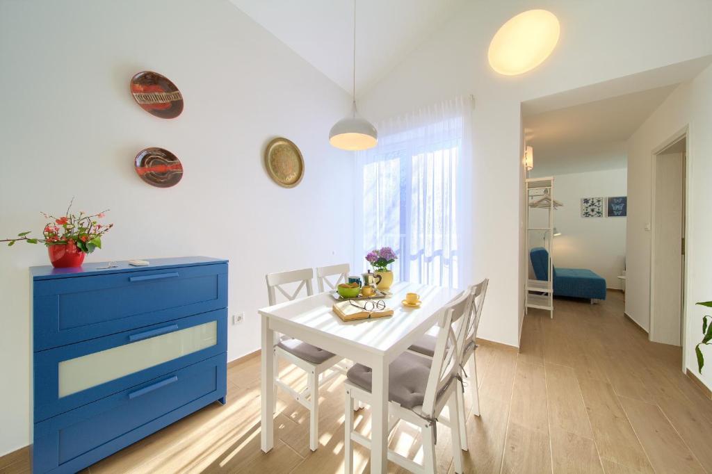 Apartments Meri - Studio Apartment With Sea View