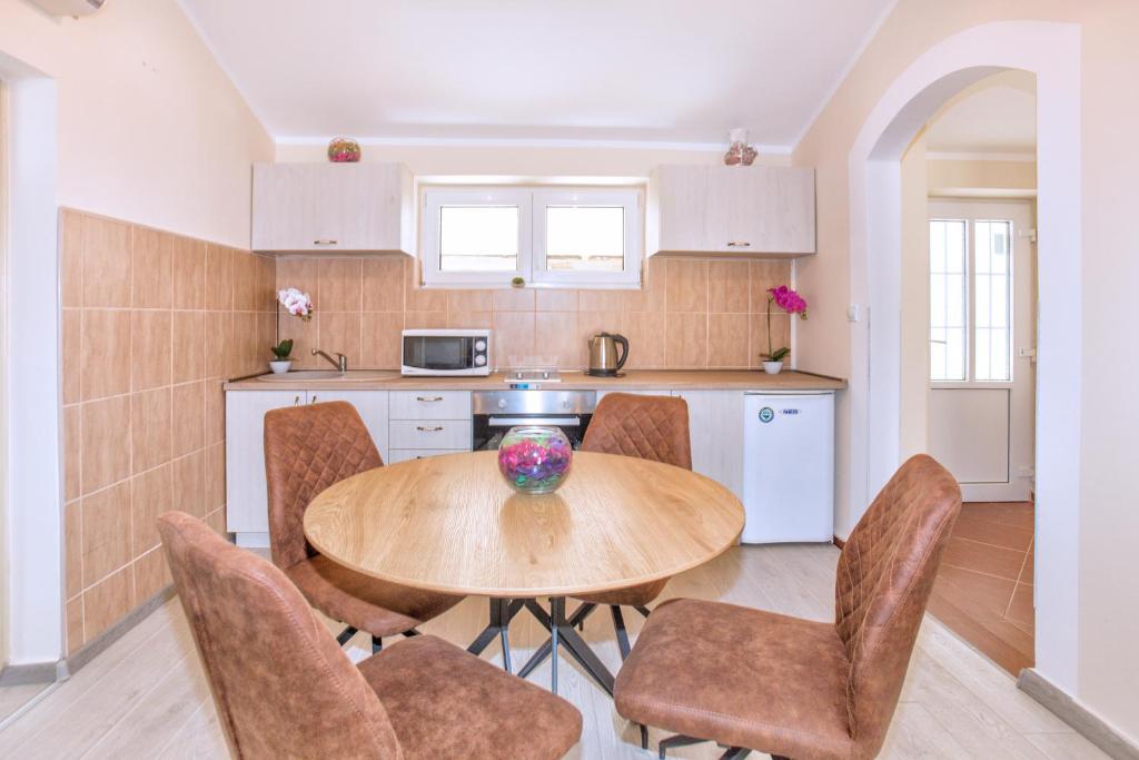 Apartments Bella Vista - Two-Bedroom Apartment With Terrace And Sea View