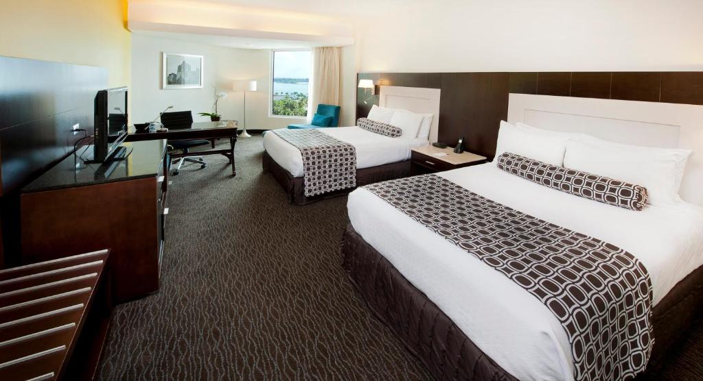 Postel nebo postele na pokoji v ubytování Crowne Plaza Santo Domingo by IHG