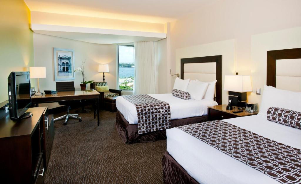 Postel nebo postele na pokoji v ubytování Crowne Plaza Santo Domingo by IHG