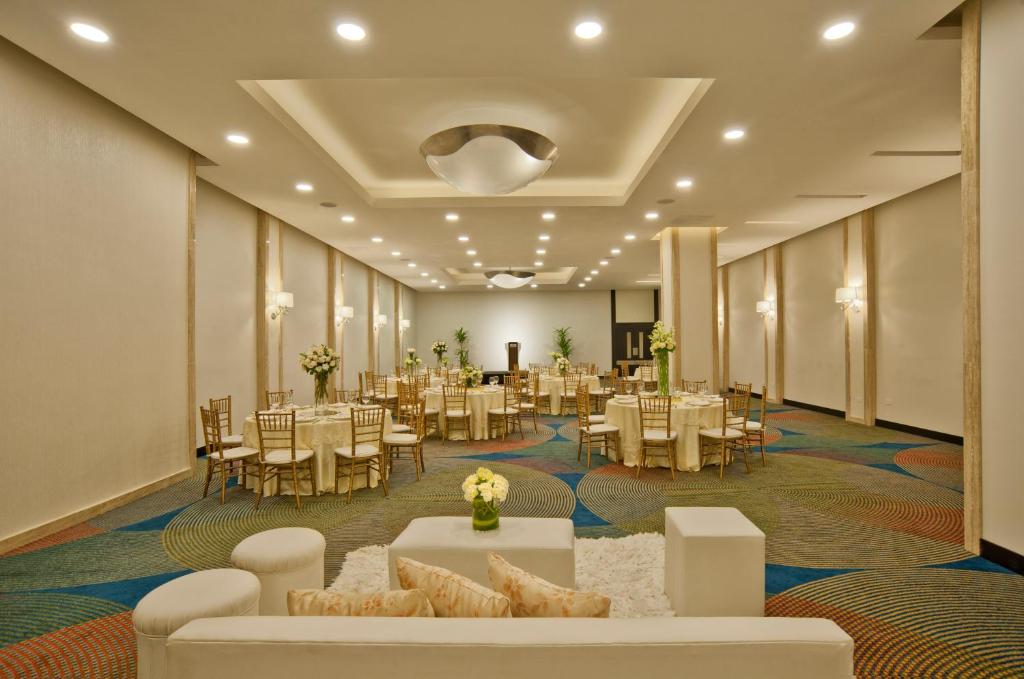 Posezení v ubytování Crowne Plaza Santo Domingo by IHG