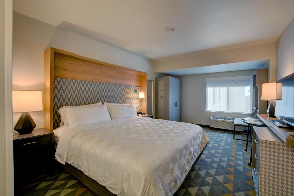 Holiday Inn - Salem, an IHG Hotel - 