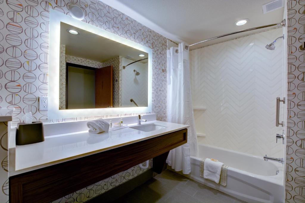 Holiday Inn - Salem, an IHG Hotel - 