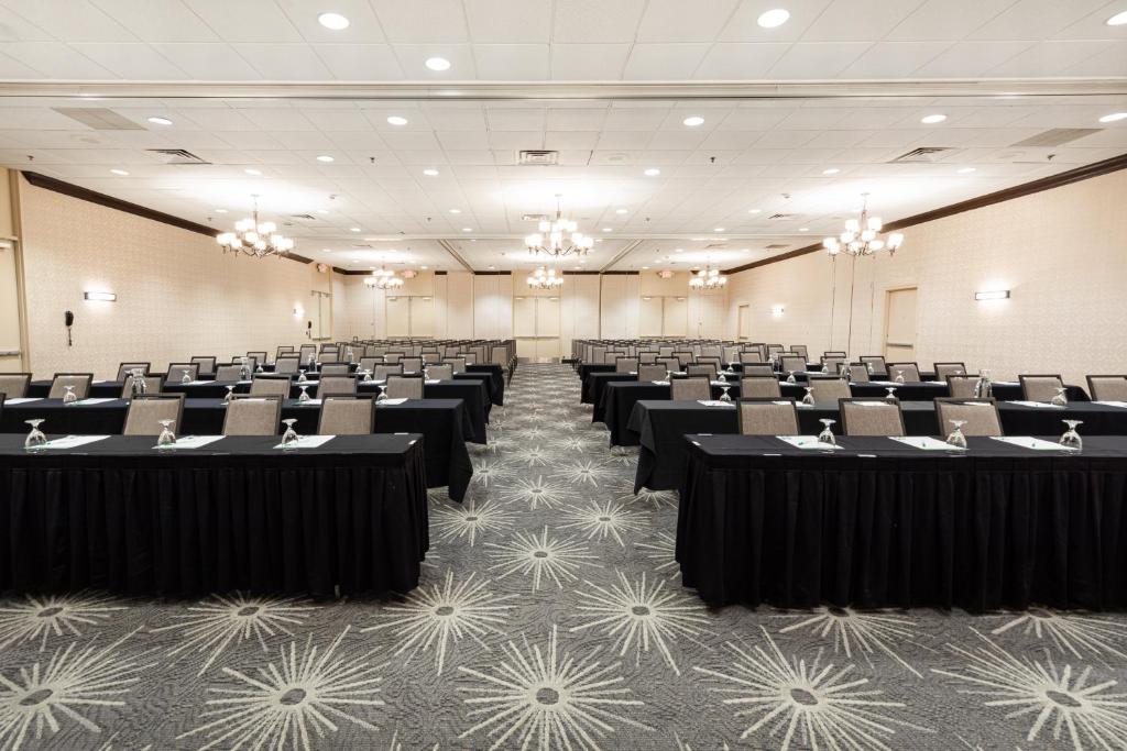 Holiday Inn St. Louis Airport West Earth City by IHG photo