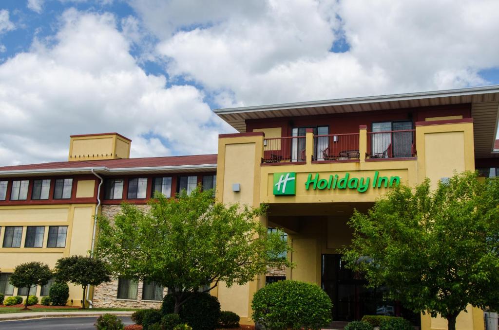 a building with a holiday inn sign on it at Holiday Inn Hotel Pewaukee-Milwaukee West, an IHG Hotel in Pewaukee