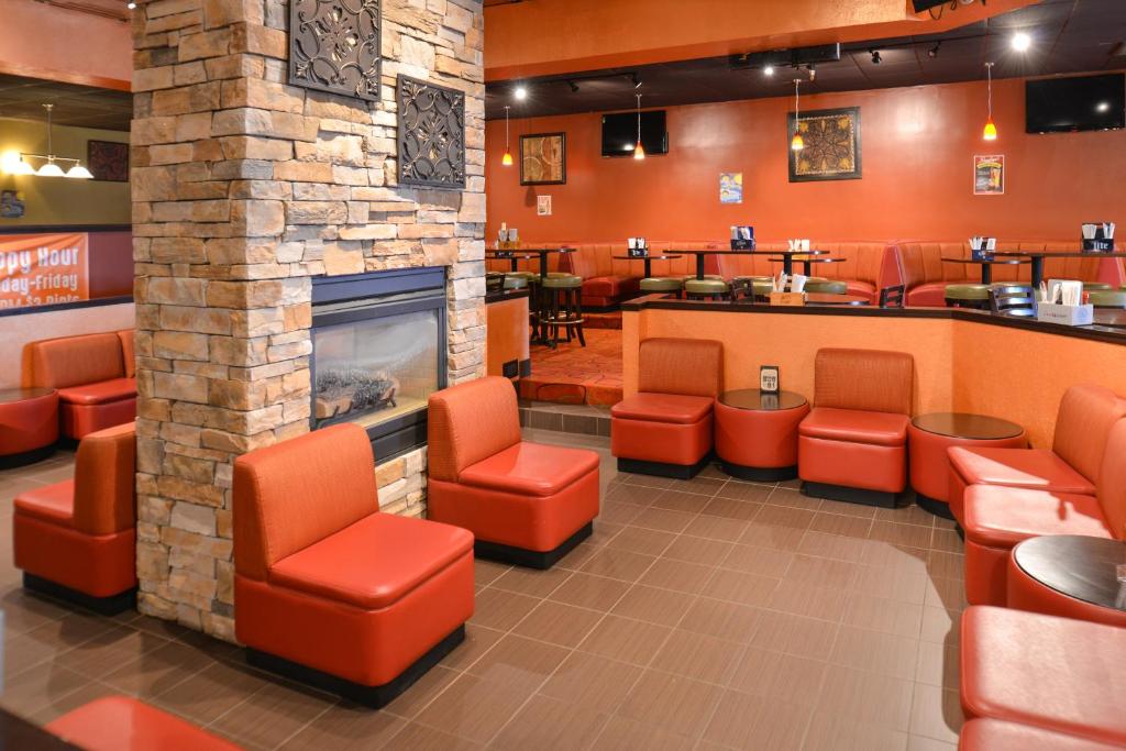 Ramada Plaza by Wyndham Sheridan Hotel & Convention Center photo