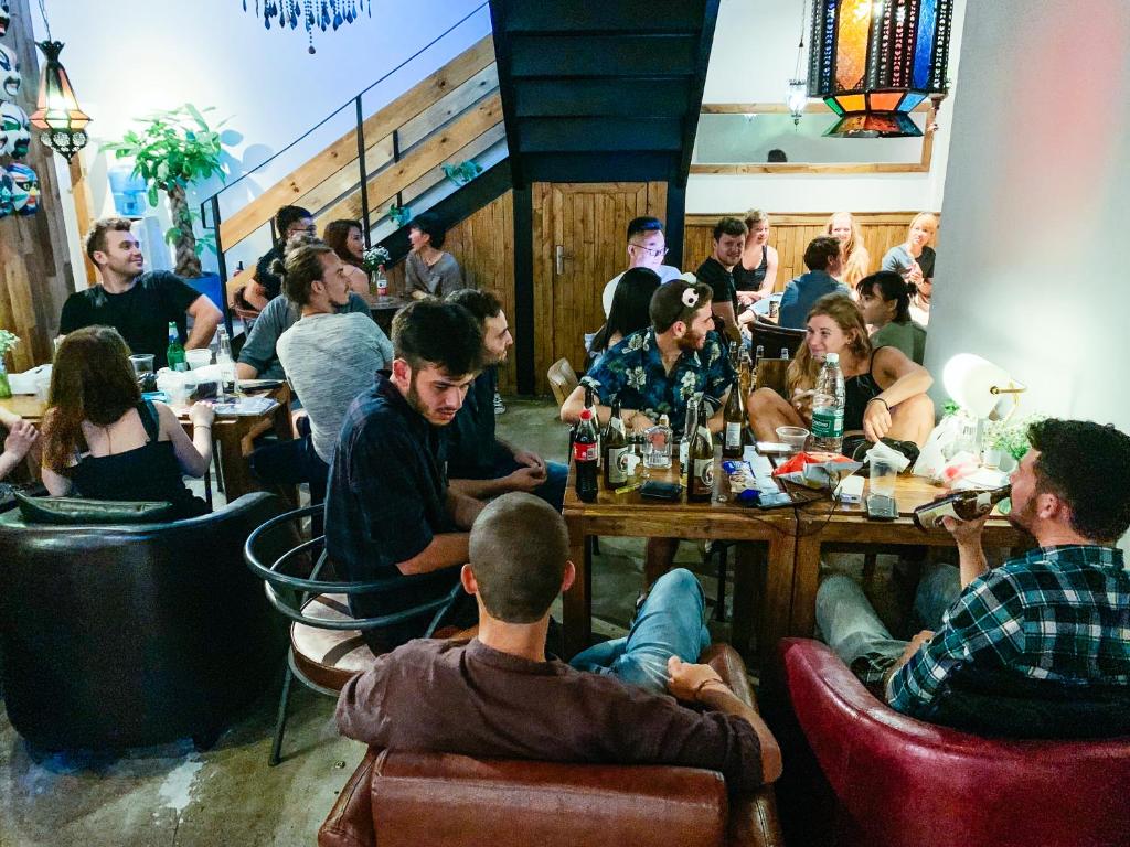 Hosté ubytování SONDERIA Lazybones Hostel- Wenshu Temple Side, Chill Hostel with All-Day Brunch, Travel Agency in English & Local Bar Vibes