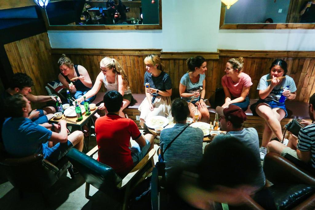 Hosté ubytování SONDERIA Lazybones Hostel- Wenshu Temple Side, Chill Hostel with All-Day Brunch, Travel Agency in English & Local Bar Vibes