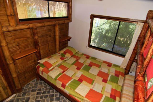 Postel nebo postele na pokoji v ubytování Oceanic Bungalows