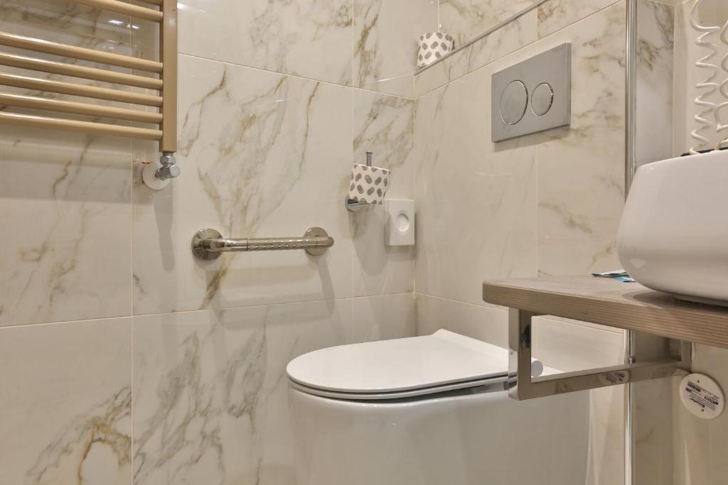 Koupelna v ubytování Hotel James Joyce