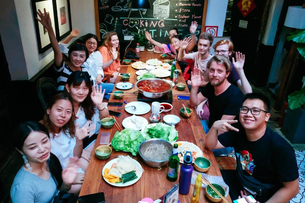 Hosté ubytování Chengdu Mix Hostel - Next To Wenshu Monastery - Sichuan Style Chill & Social Courtyard House - Free Activities - Friendly English Speaking Staff - Tibet, Panda, Buddha & Snow Mountain Tours