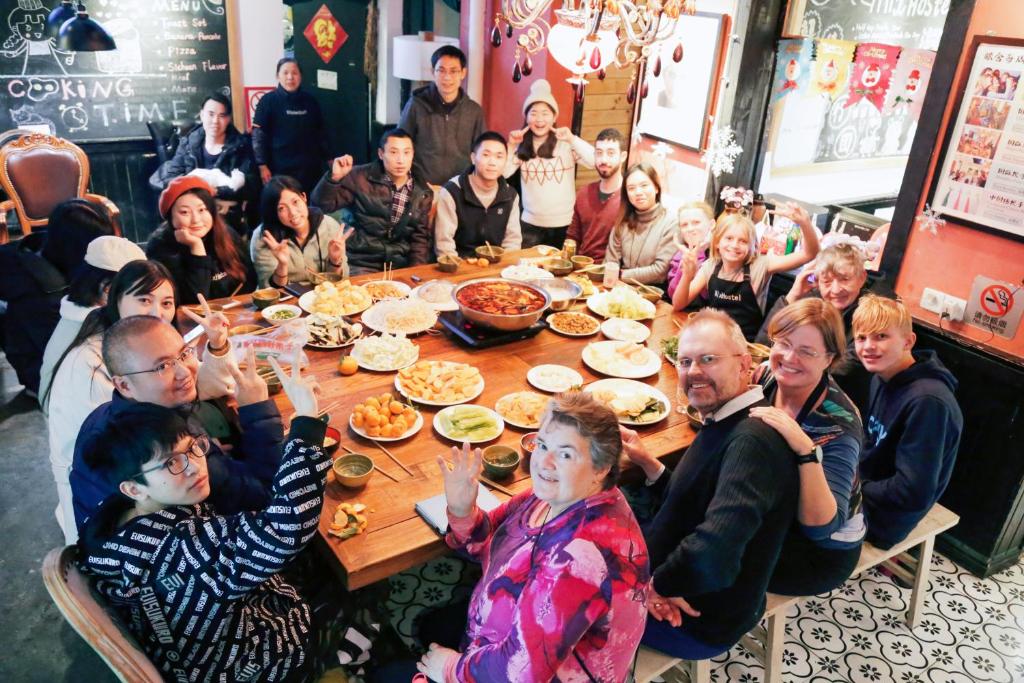 Hosté ubytování Chengdu Mix Hostel - Next To Wenshu Monastery - Sichuan Style Chill & Social Courtyard House - Free Activities - Friendly English Speaking Staff - Tibet, Panda, Buddha & Snow Mountain Tours