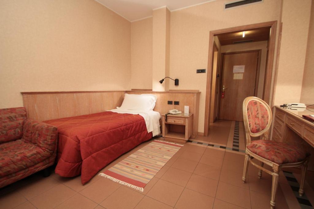 Postel nebo postele na pokoji v ubytování Monica Hotel Fiera