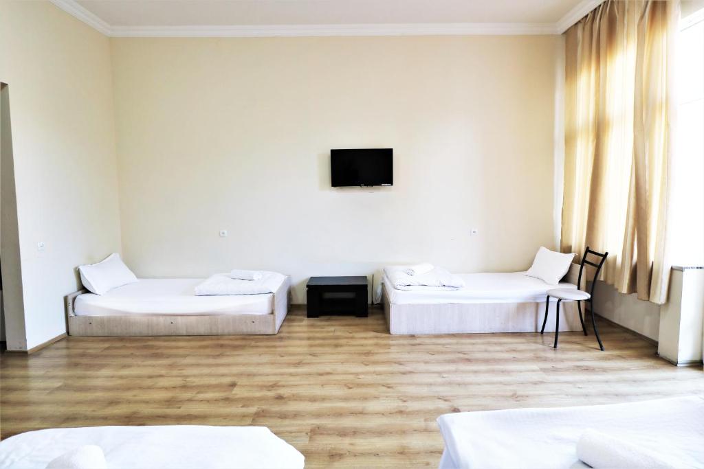 Postel nebo postele na pokoji v ubytování Ortachala Palace