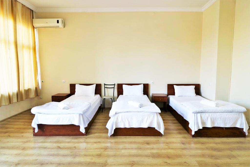 Postel nebo postele na pokoji v ubytování Ortachala Palace