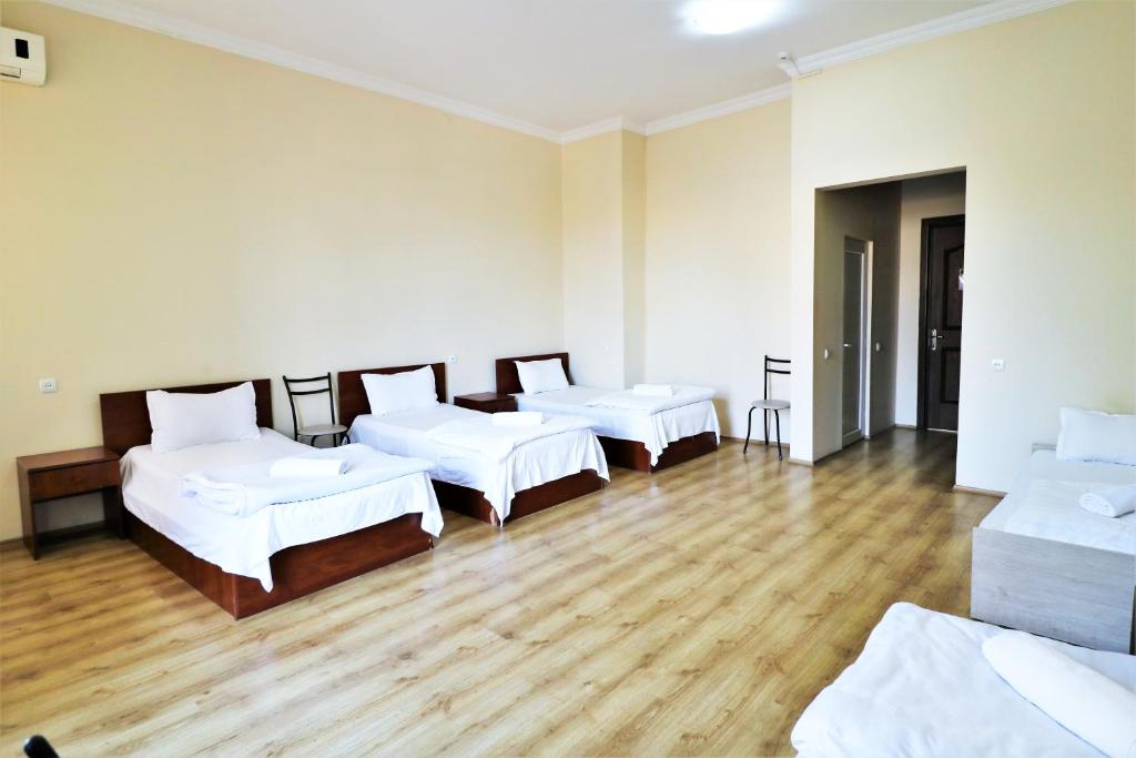 Postel nebo postele na pokoji v ubytování Ortachala Palace