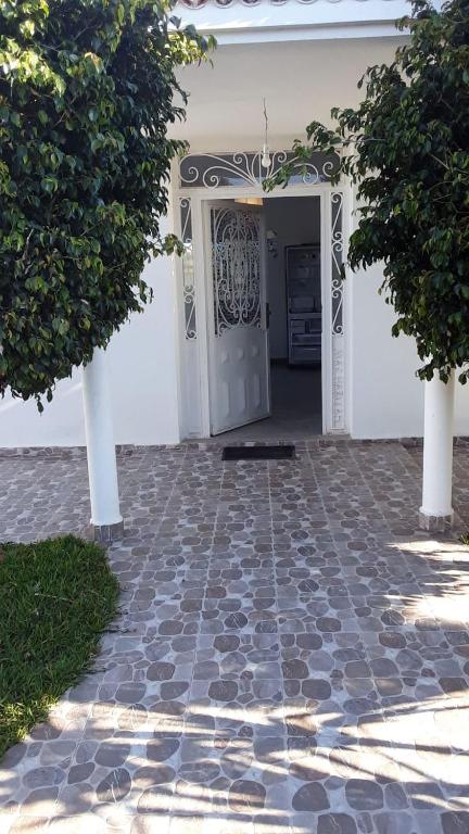 Exteriér nebo vchod ubytování Villa CLIMATISEE avec piscine privée, ras el ma