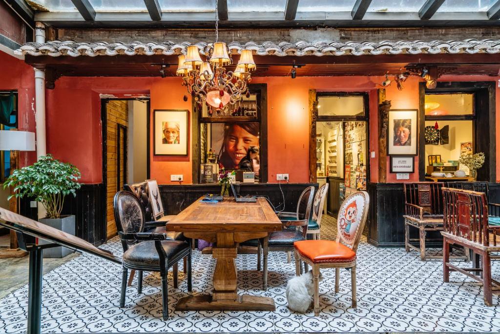Posezení v ubytování Chengdu Mix Hostel - Next To Wenshu Monastery - Sichuan Style Chill & Social Courtyard House - Free Activities - Friendly English Speaking Staff - Tibet, Panda, Buddha & Snow Mountain Tours