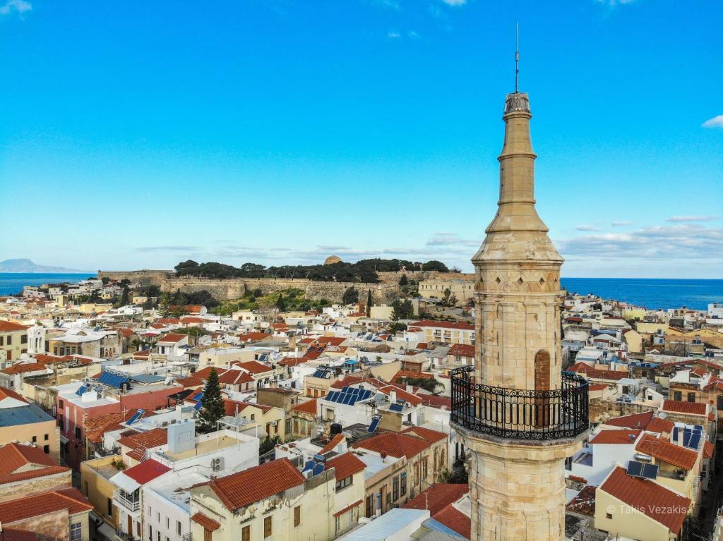 Výhľad na mesto Réthymno (mesto) alebo výhľad na mesto priamo z apartmánu
