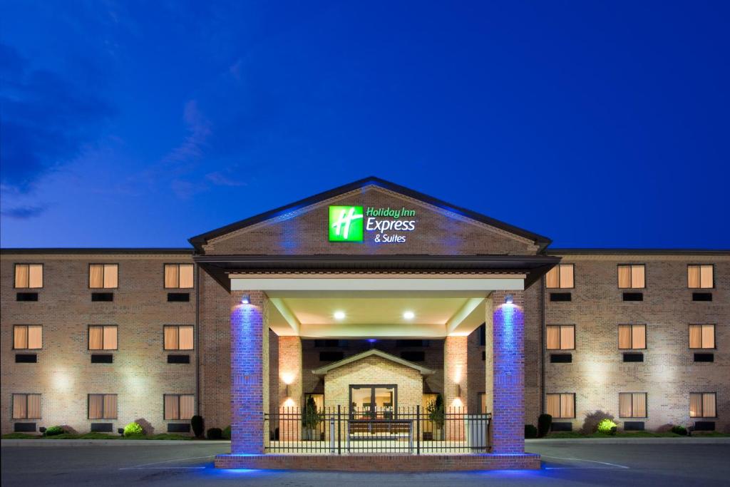 una representación de la parte delantera de un hotel en Holiday Inn Express Hotel & Suites Elkins, an IHG Hotel, en Elkins