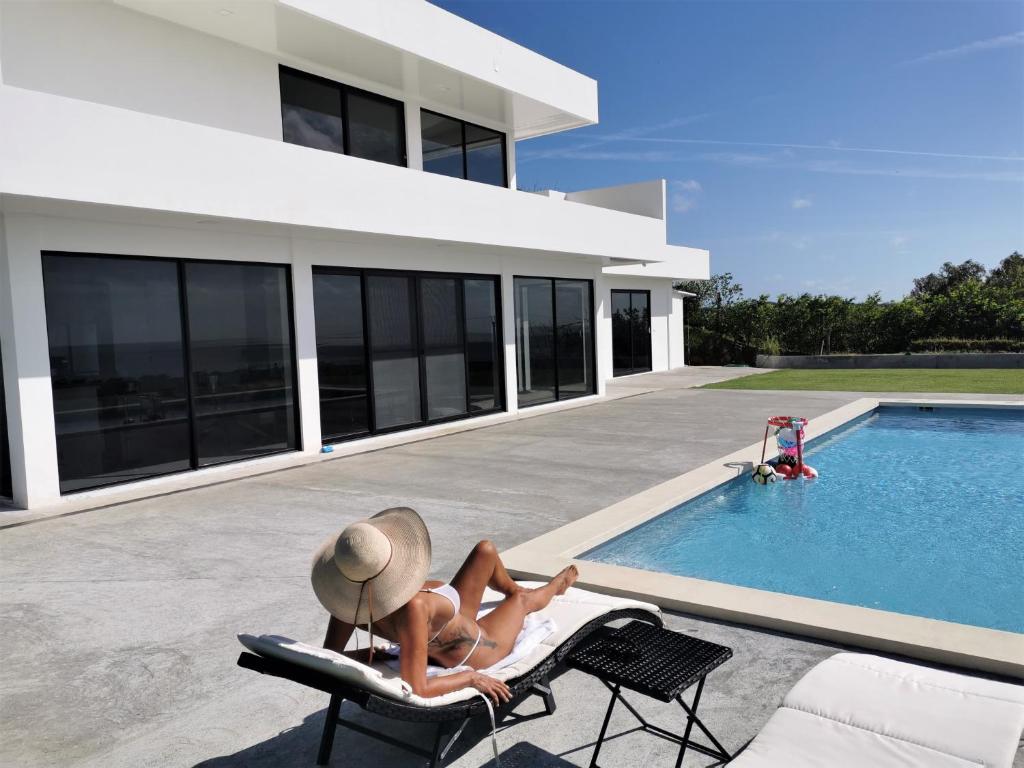 Bazén v ubytování Ocean Breeze Cove - Luxury Retreat nebo v jeho okolí