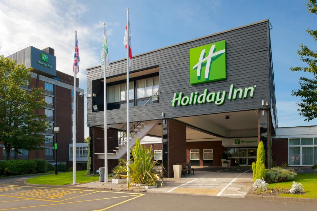 a hudley firm building with flags in front of it at Holiday Inn Washington, an IHG Hotel in Washington