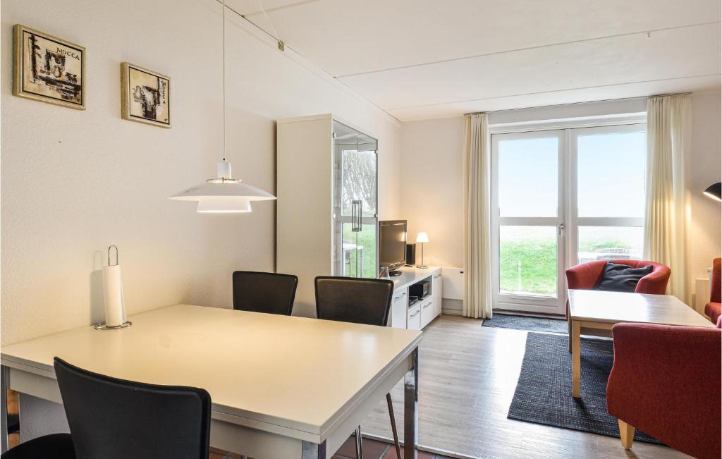 Posezení v ubytování Lovely Apartment In Lemvig With Kitchen