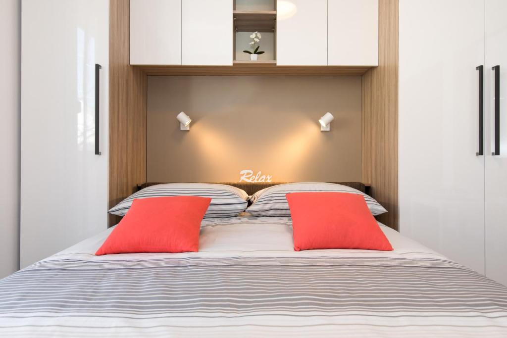 Postel nebo postele na pokoji v ubytování Guest House Krk Town Centre