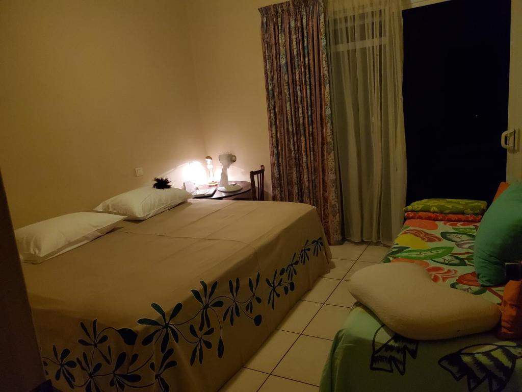 Postelja oz. postelje v sobi nastanitve Private Room in our Home Stay by Kohutahia Lodge, 7 min by car to airport and town