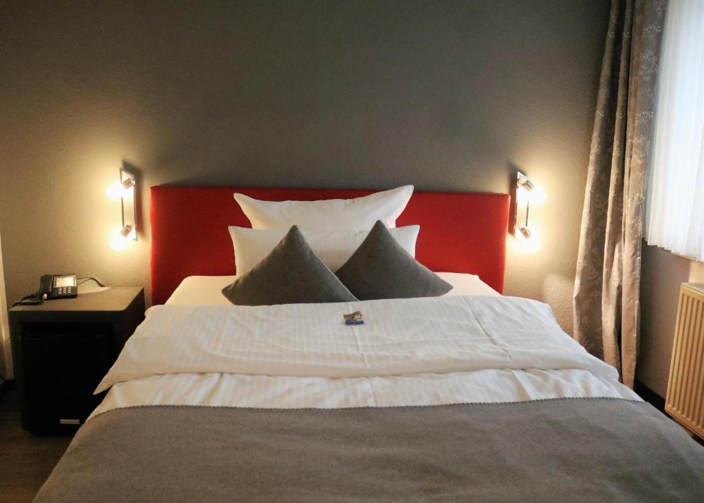 Postel nebo postele na pokoji v ubytování Hotel Schmerkötter
