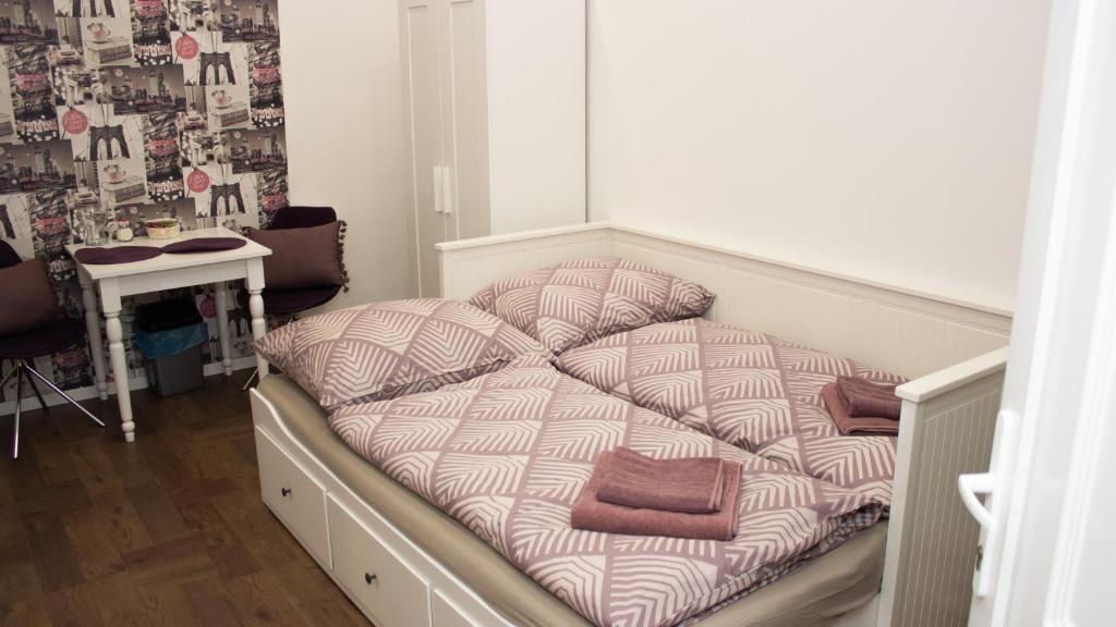 Postel nebo postele na pokoji v ubytování Black Stilt Apartments B1