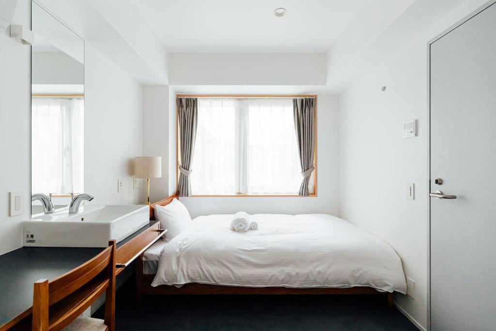 Postel nebo postele na pokoji v ubytování KéFU stay & lounge