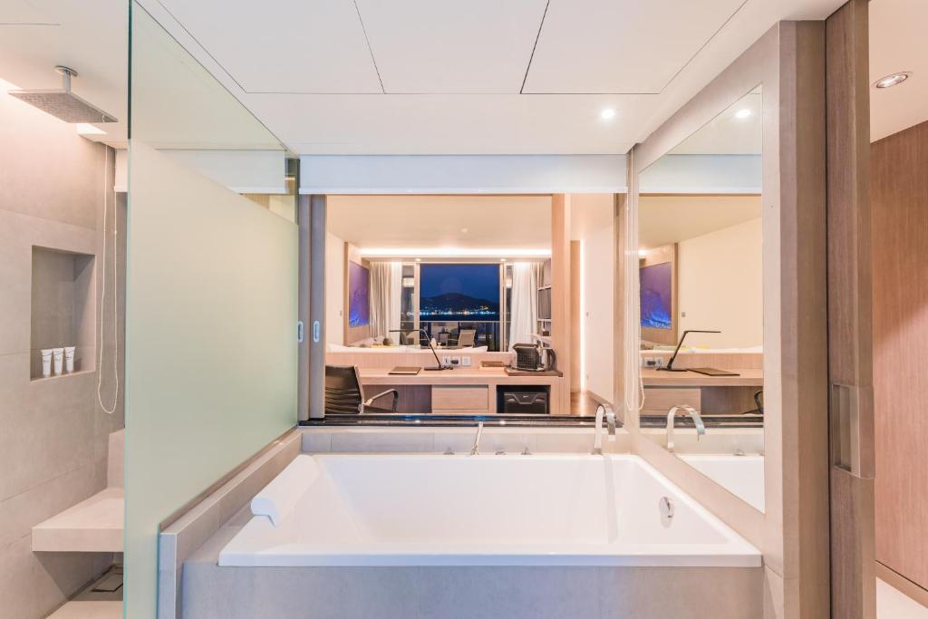 Oceanfront Beach Resort - 12