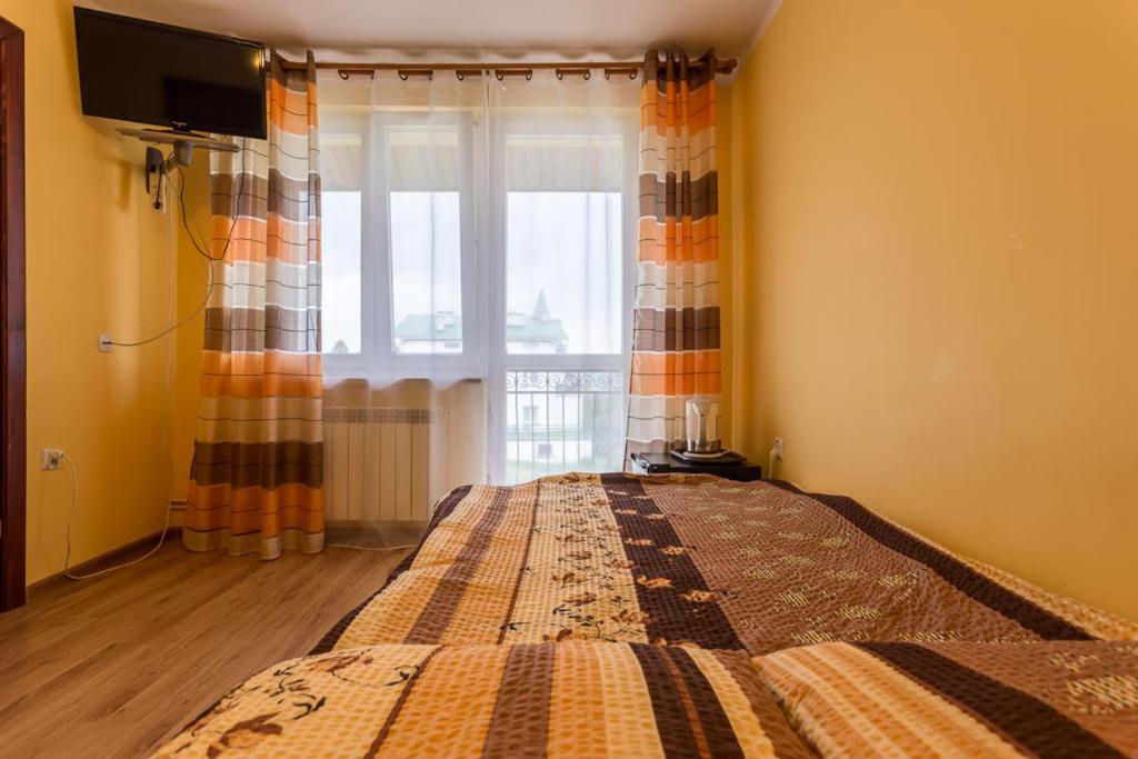 Posteľ alebo postele v izbe v ubytovaní POKOJE u JÓZKA