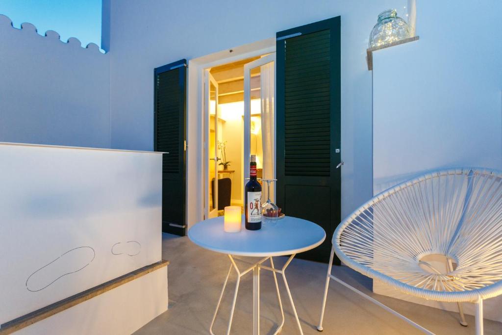 A seating area at Hotel S'Estil-let