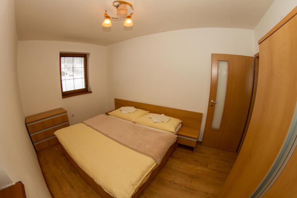 Postel nebo postele na pokoji v ubytování Holiday Resort Telgárt