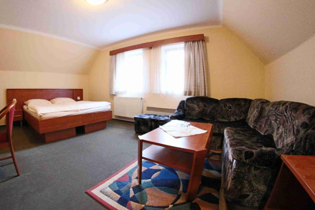 Postel nebo postele na pokoji v ubytování Hotel Koruna