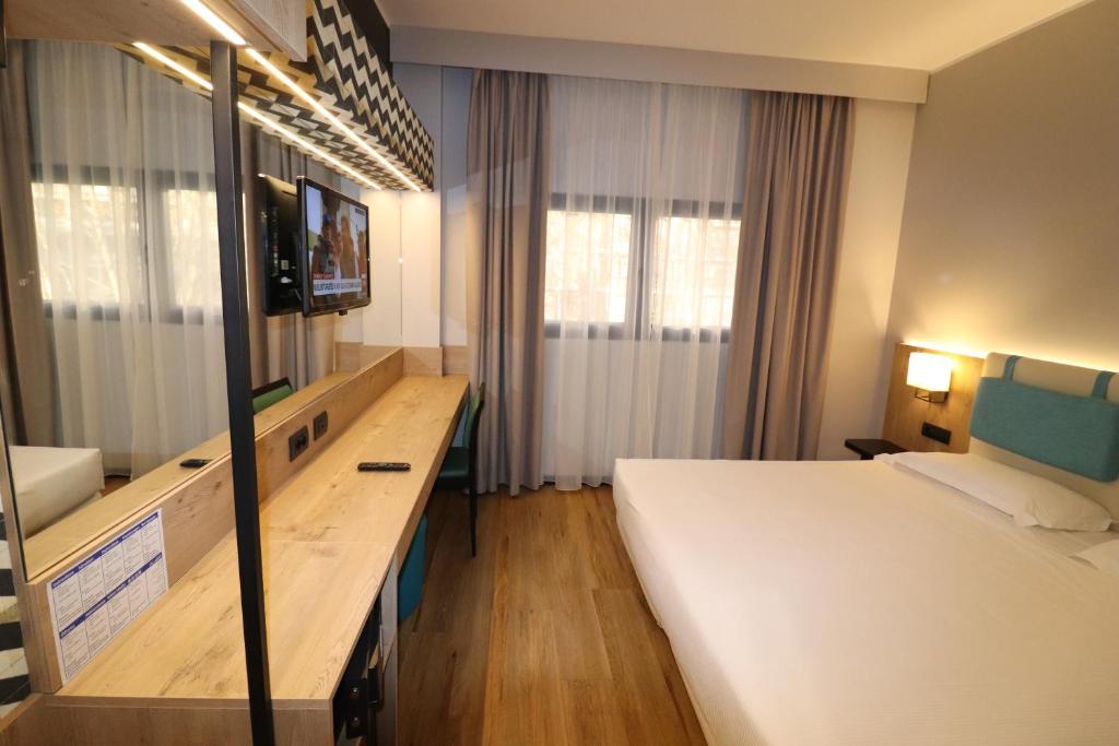 Postel nebo postele na pokoji v ubytování Hotel Domenichino
