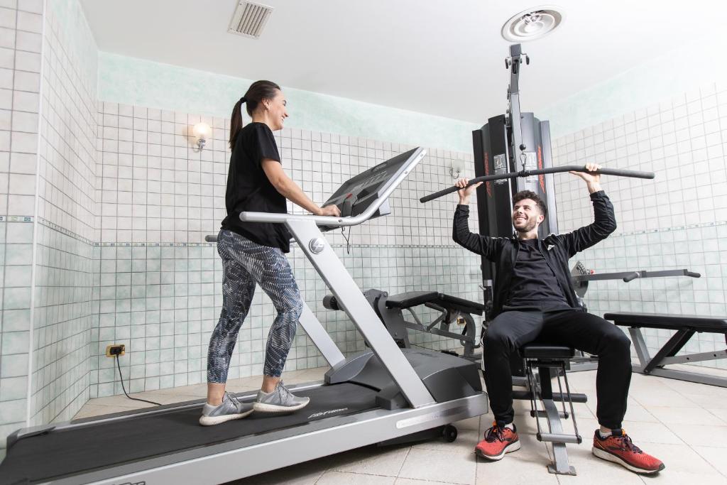 Fitness centrum a/nebo fitness zařízení v ubytování Hotel Cristallo