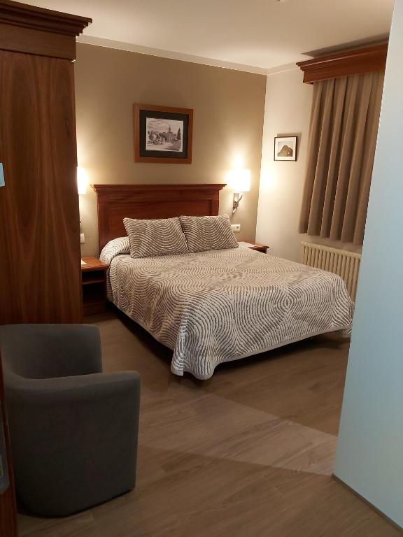 Postel nebo postele na pokoji v ubytování Hotel-Restaurante La Quadra