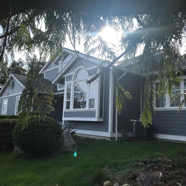 Lantzville Treehouse, Lantzville Aktualisierte Preise für 2023