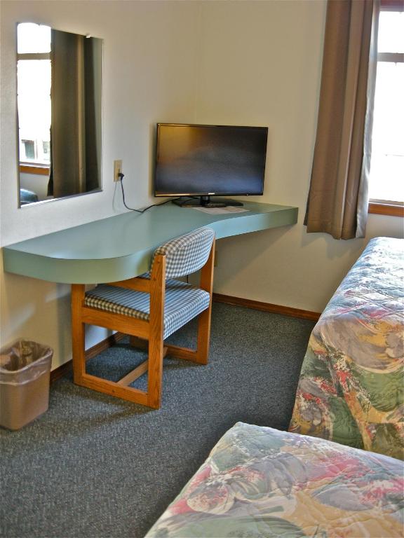 TV a/nebo společenská místnost v ubytování Azalea Lodge