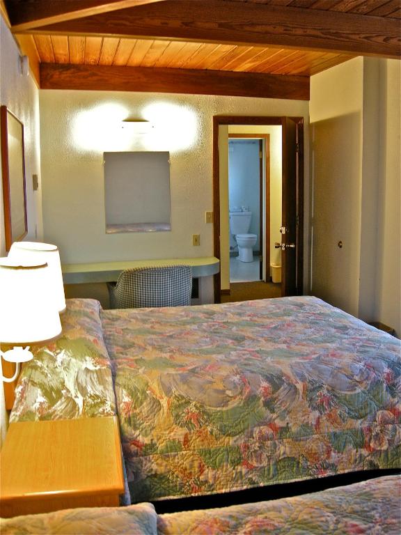 Postel nebo postele na pokoji v ubytování Azalea Lodge