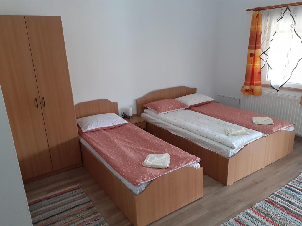 Kacsó Apartma - Appartement Met Uitzicht Op De Tuin