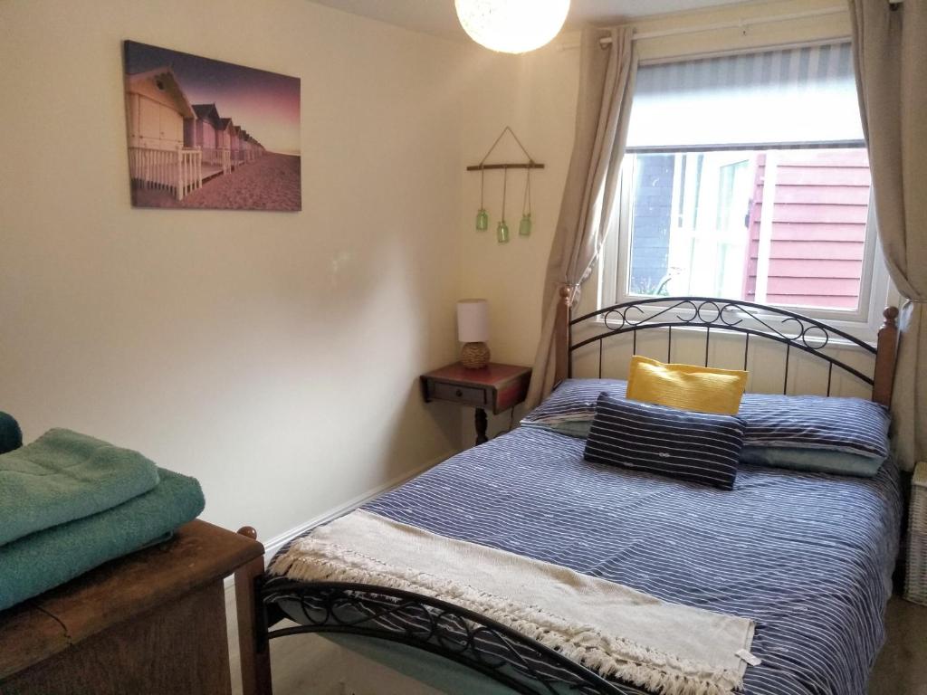 Ένα ή περισσότερα κρεβάτια σε δωμάτιο στο Cabin 246 Riverside, Glan Gwna