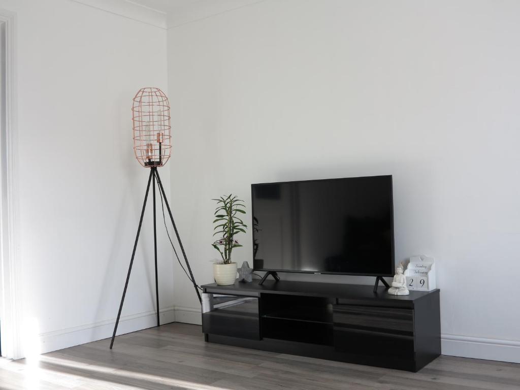 Fully Serviced 3 Bedroom House