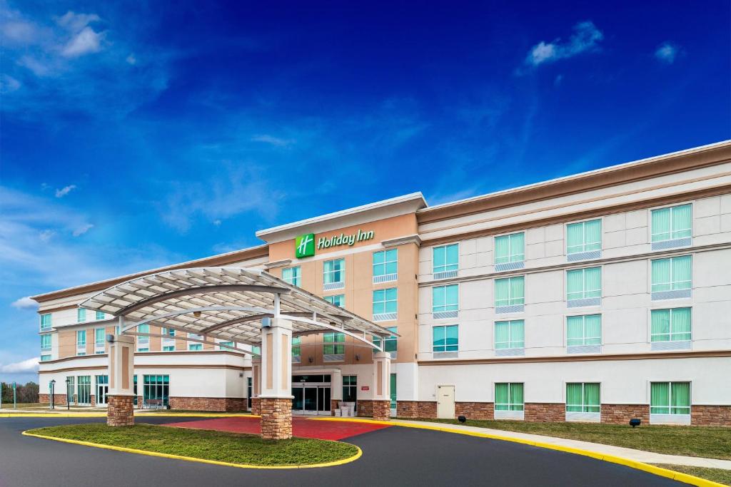 una imagen de un edificio de hotel en Holiday Inn Manassas - Battlefield, an IHG Hotel, en Manassas