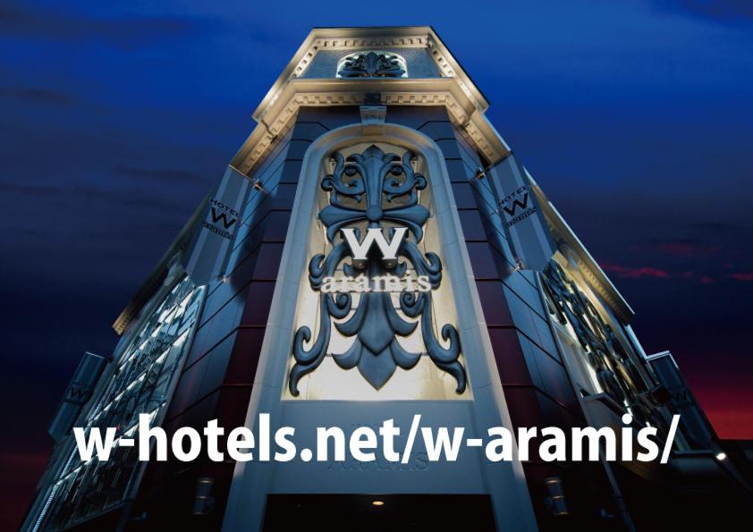 un edificio con un cartel en el costado en Hotel W-ARAMIS -W GROUP HOTELS and RESORTS- en Tokio